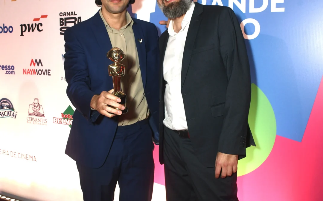 Juliano Enrico e Zé Brandão, do Copa Studio, no tapete vermelho do Prêmio Grande Otelo 2025
